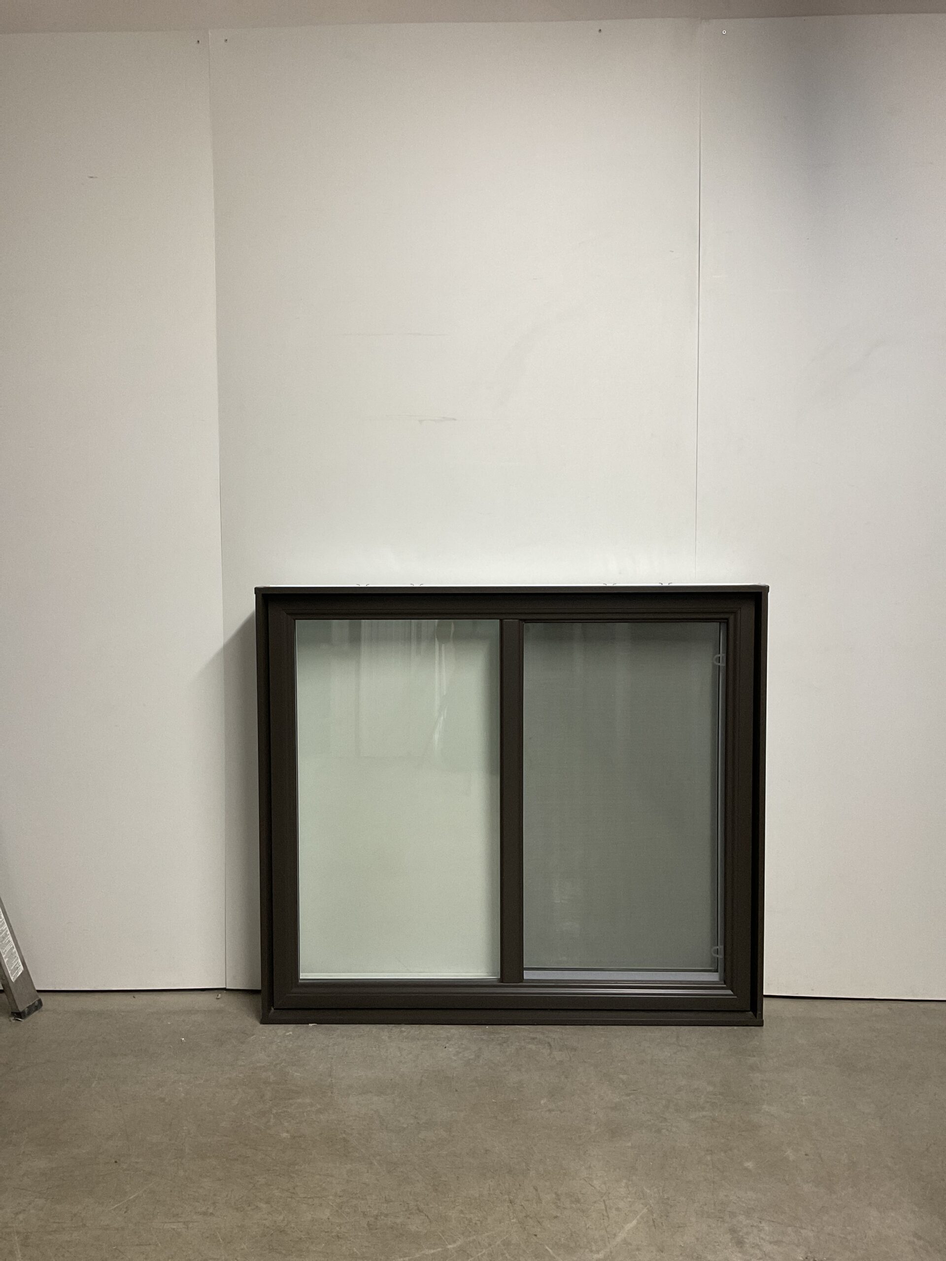 10452CH Fenêtre Coulissante HYBRIDE Brun Commercial 2 sect 1 ouvr 48 x 42