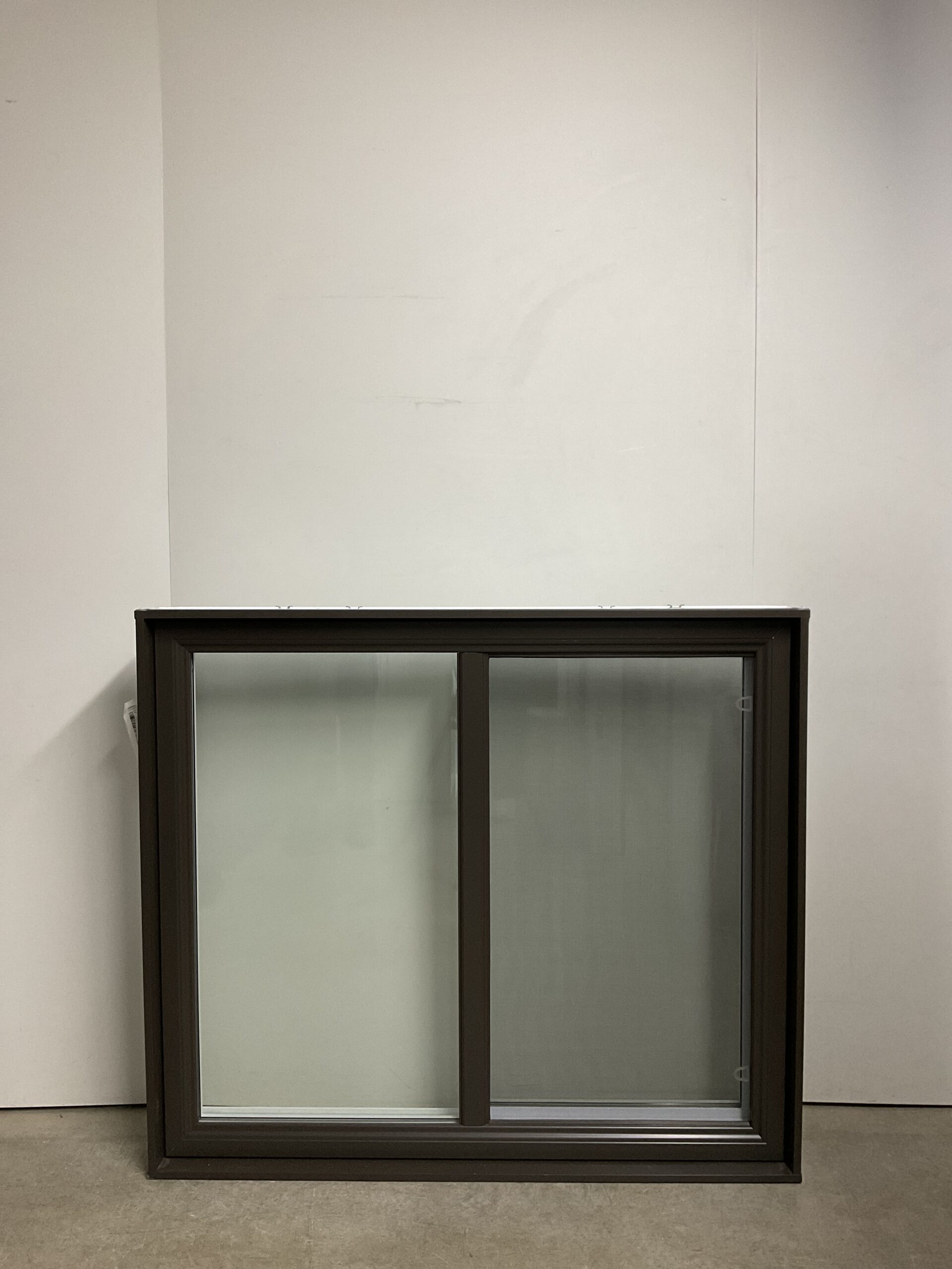 10453CH Fenêtre Coulissante HYBRIDE Brun Commercial 2 sect 1 ouvr 48 x 42