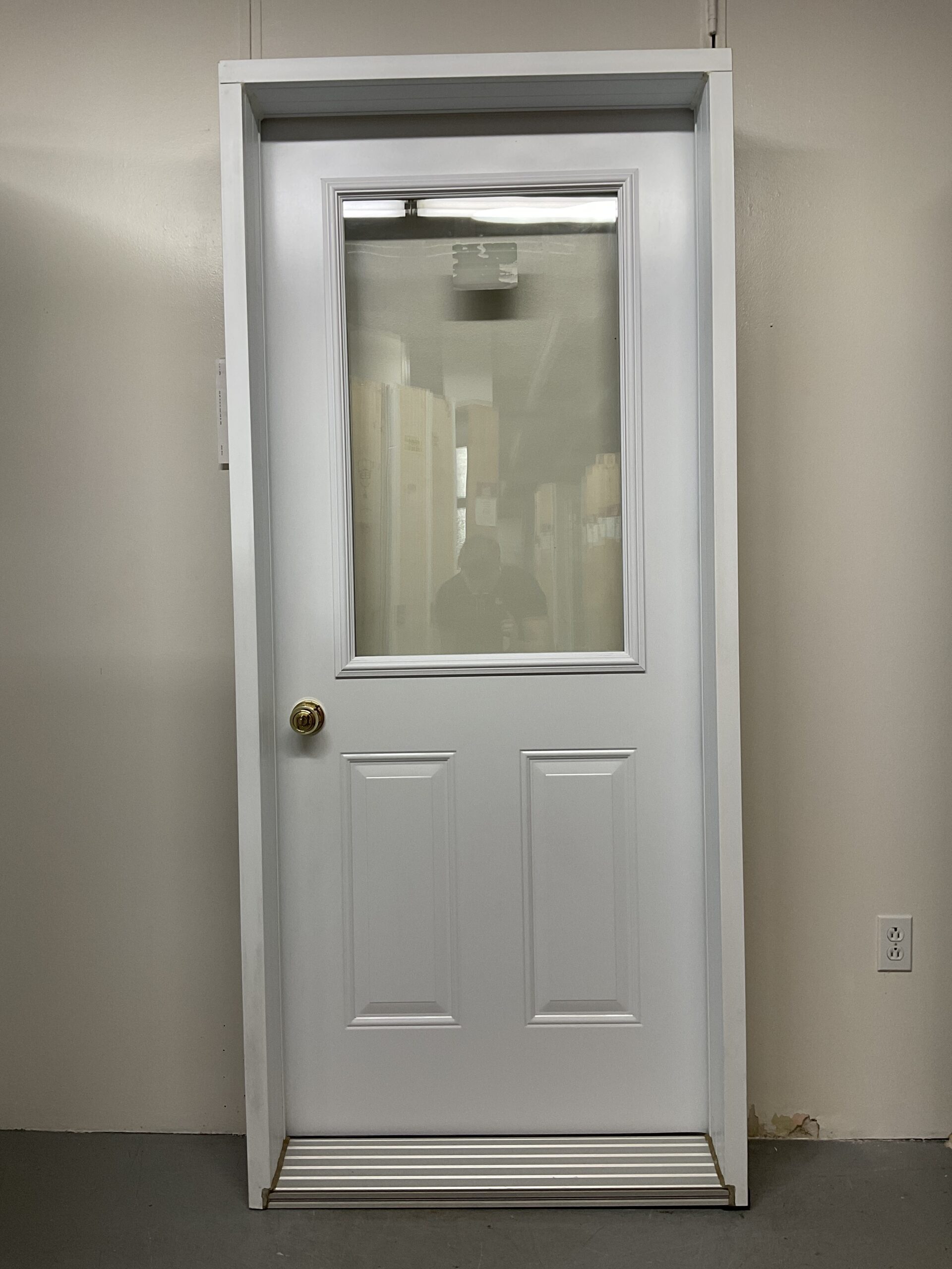 1362PA Porte d'acier 34"D Blanche Poignée laiton verre clair 23x37