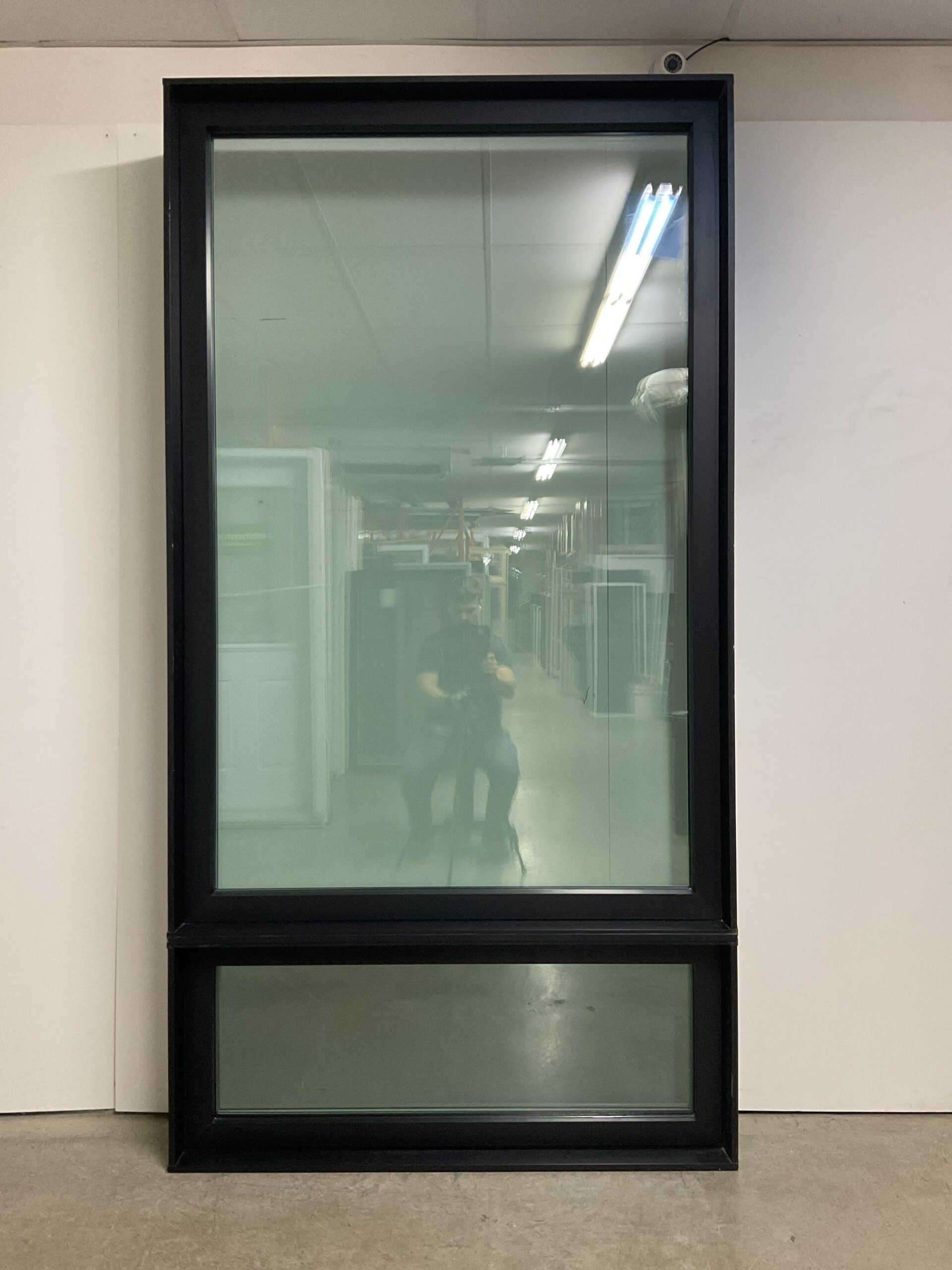 10688JAH Fenêtre Jumelée Auvent HYBRIDE Noir 2 sect 1 ouvr Teinte bleu 49 x 94