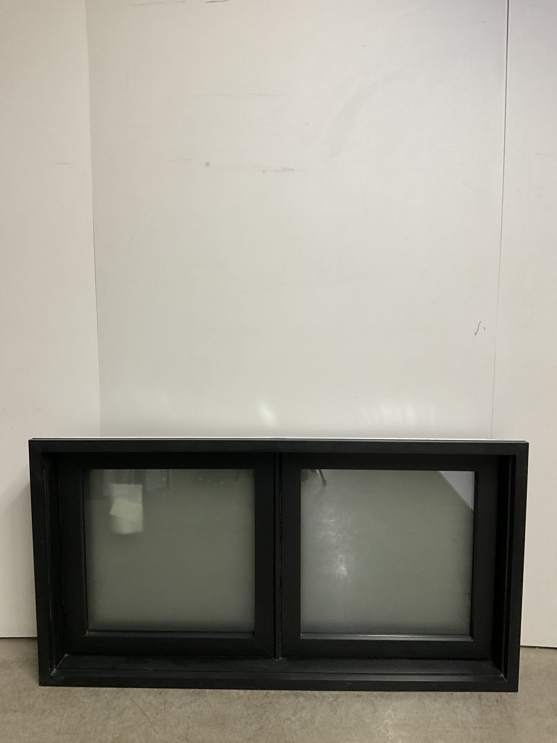 10883BH Fenêtre Battant HYBRIDE Noir 2 sect 2 ouvr Noir intérieur verre sablé 54 x 28 1/2